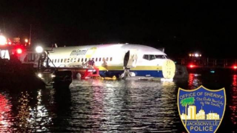 Страшно: Boeing 737 със 140 души на борда падна в река във Флорида (СНИМКИ/ВИДЕО)