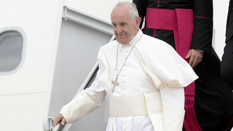 Папата пристига в България