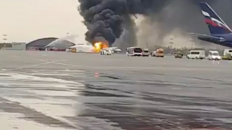 Първи версии за самолетната трагедия в Москва (ВИДЕО)