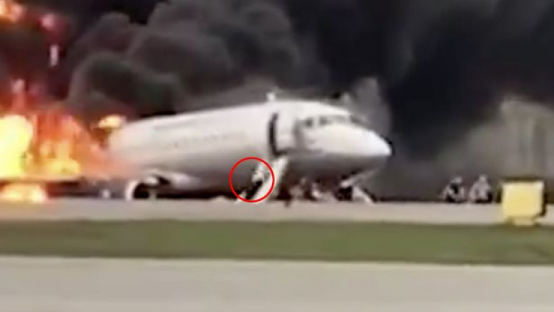 Трагедия: Хора скачали в движение от горящия самолет, било е страшно! (СНИМКИ/НА ЖИВО)
