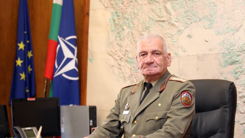 Началникът на отбраната ген. Андрей Боцев призна, че България участва в...