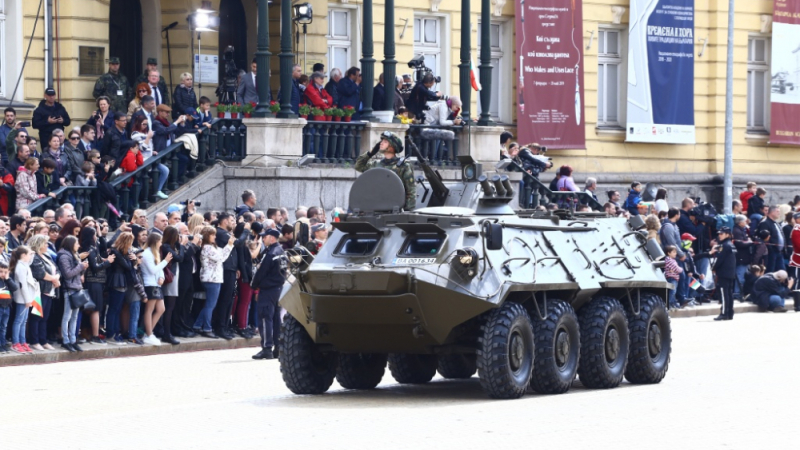 Военният министър смая с решение за парада за 6 май 