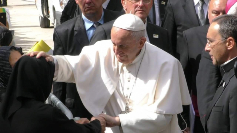 БЛИЦ TV: Вижте възторга, с който посрещнаха папа Франциск в Раковски
