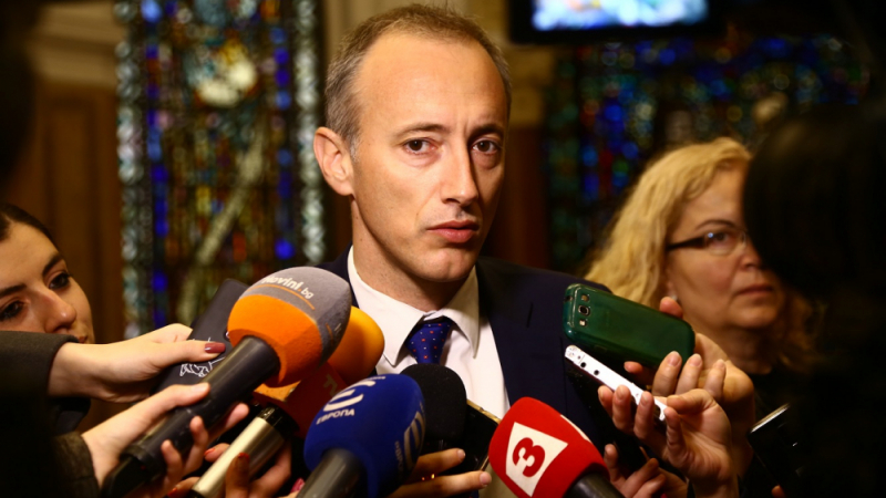 Министър Вълчев с неприятна новина за държавните вузове
