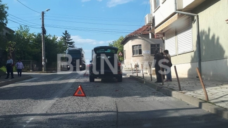 Тежка катастрофа с румънски ТИР в Баница, виновникът избяга (СНИМКИ)