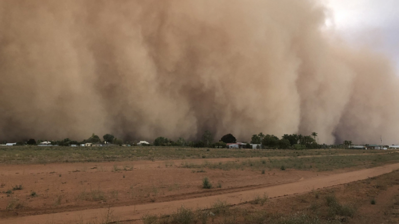 Страховита пясъчна буря връхлетя Австралия (ВИДЕО)