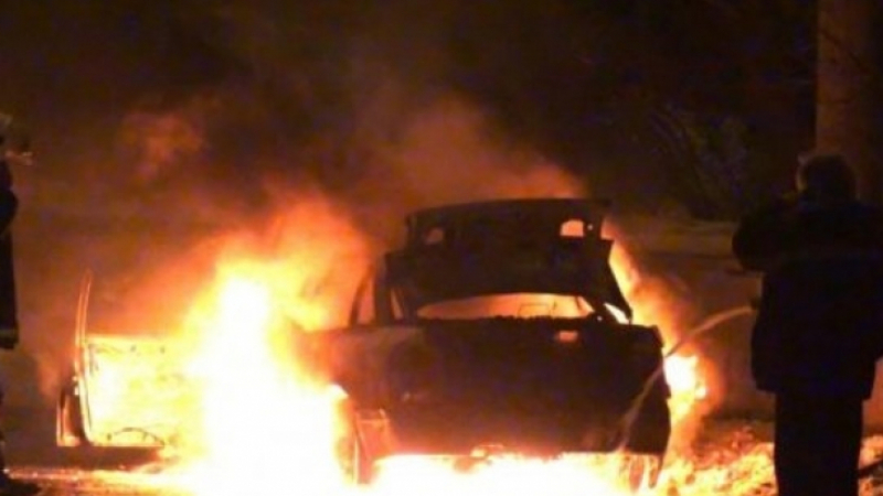 Сигнал до БЛИЦ: Автомобили горят в в столицата  