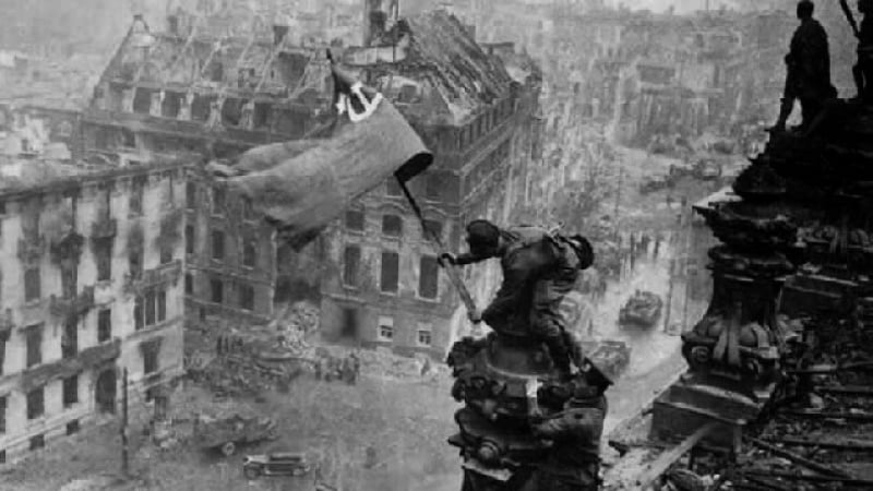 9 май 1945: Кой заби знамето на Райхстага?
