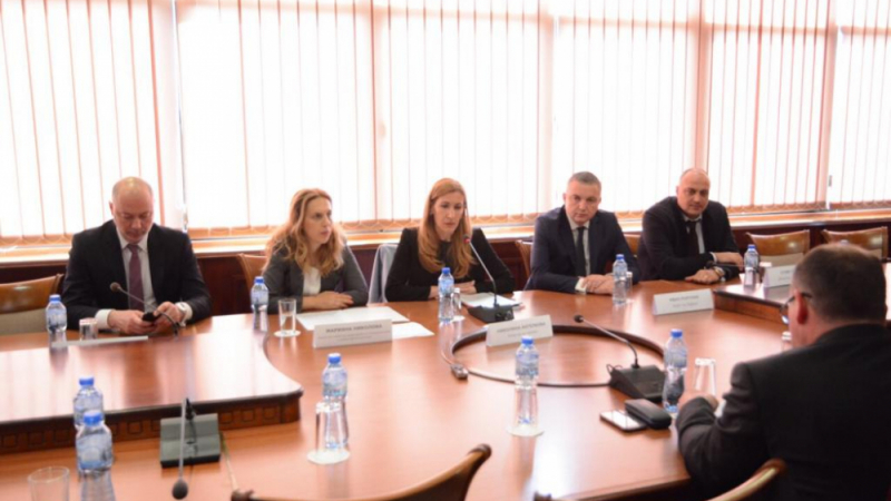 Министър Ангелкова след среща с контролните органи във Варна: Подготовката за летния сезон върви добре,  заедно ще гарантираме качеството на дестинацията