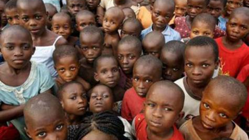 Освободиха 900 деца, държани насила от военизирана организация