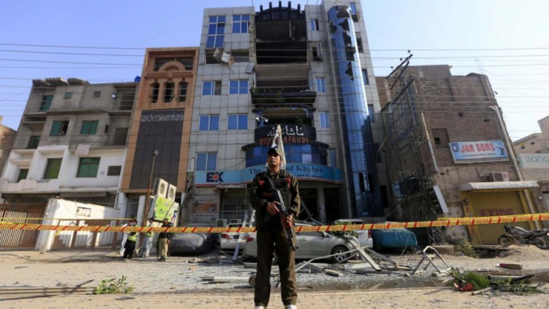 Сепаратисти нападнаха хотел в Пакистан, убит е охранител