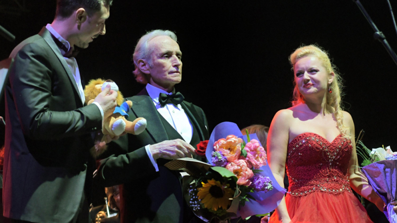 Хосе Карерас препълни „Арена Армеец” на прощалния си концерт в България (СНИМКИ)