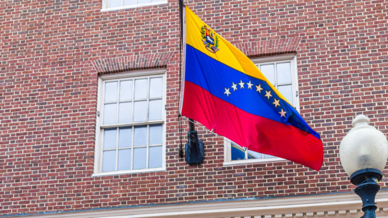 Американските власти нахлуха в посолството на Венецуела във Вашингтон