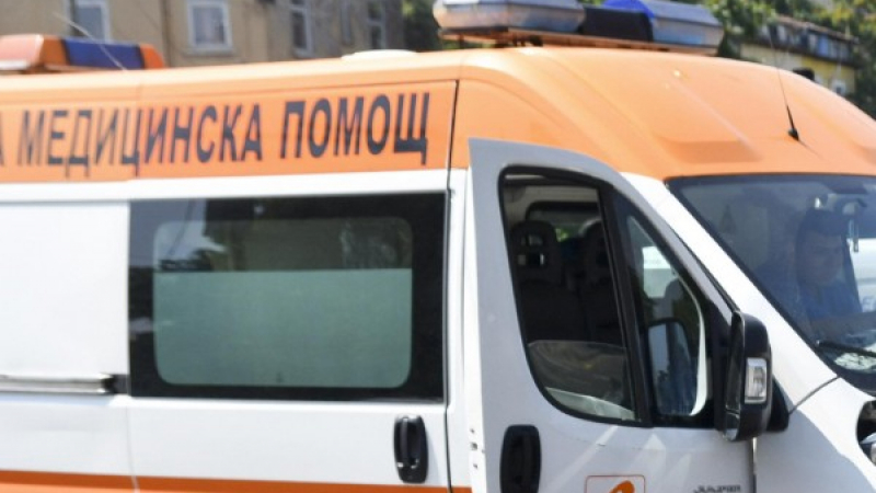Инцидент на Асеновградско шосе, кола се обърна по таван (СНИМКА)