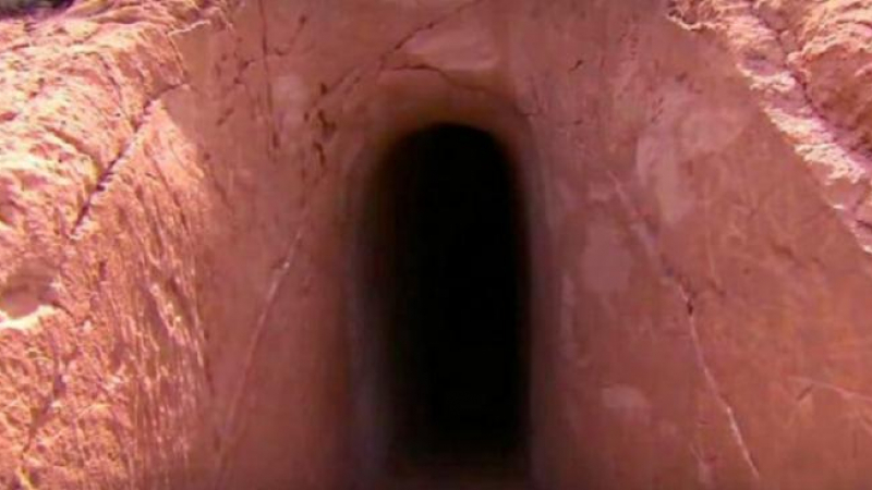 Мъж живя 25 години в пещера и създаде истински шедьовър от нея (СНИМКИ)