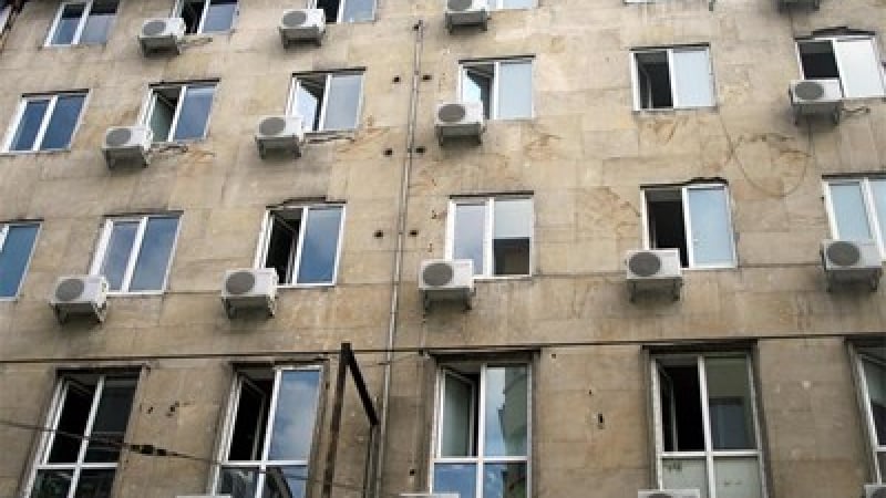 Столична община огласи важни детайли за премахването на климатиците от фасадите 
