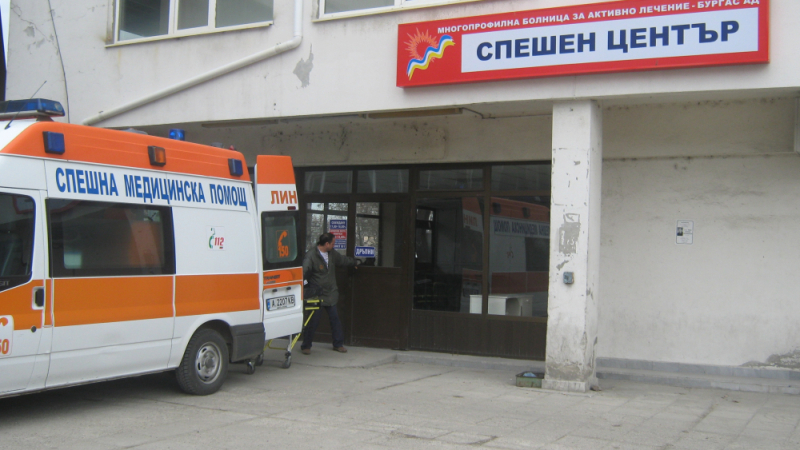 Спешното отделение в Бургас изгони младеж с кървящ крак