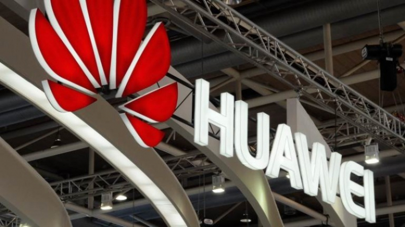 Huawei ограничава производството