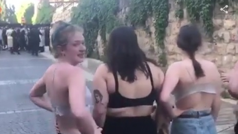 Скандално ВИДЕО: Израелската полиция използва голи жени за...