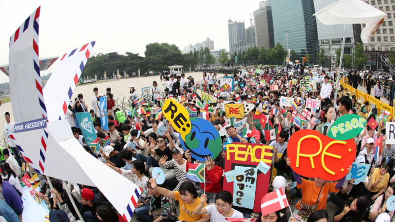 Мирен марш в 77 държави обедини хиляди младежи