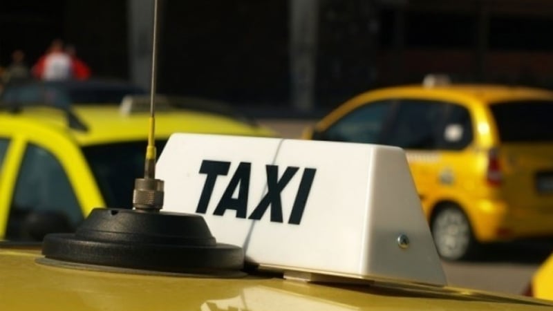 Данъчни се возиха в такси от Русе до Букурещ, на шофьора му се стъжни…