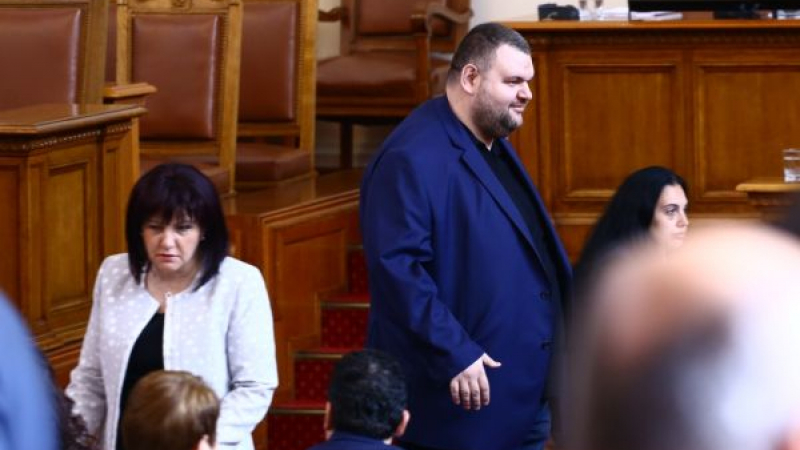 Делян Пеевски: Смятаме да внесем законопроекти за сваляне на ДДС на хляба и на лекарствата (СНИМКИ)