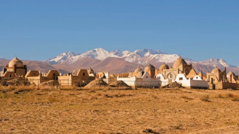 Мъртвите градове в степите на Казахстан - гробищата са по-луксозни от самите домове