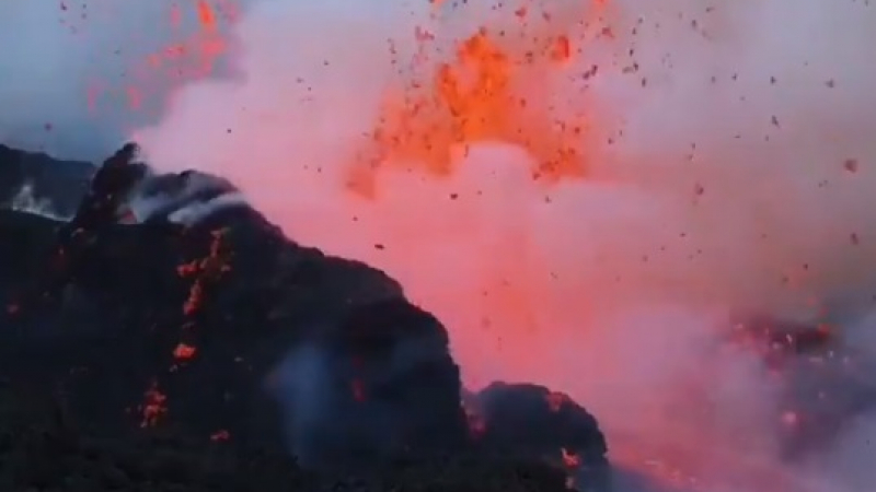 Уникални кадри! Вулканът Етна започна да изригва (ВИДЕО)