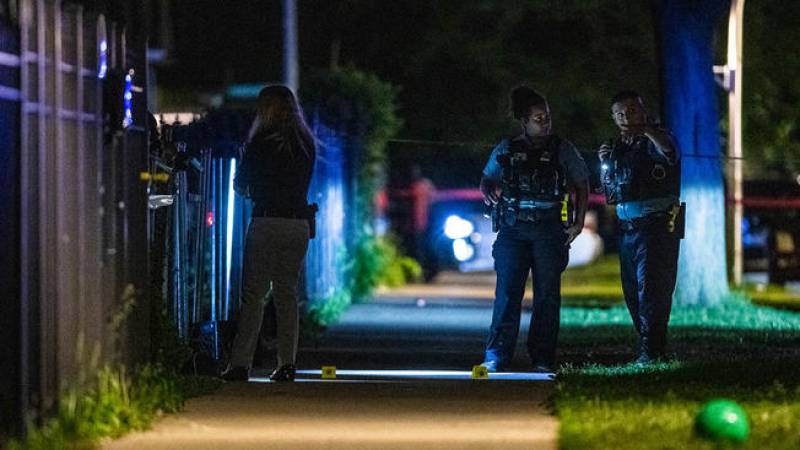Кръв се лее по улиците на Чикаго, 30 простреляни за 24 часа