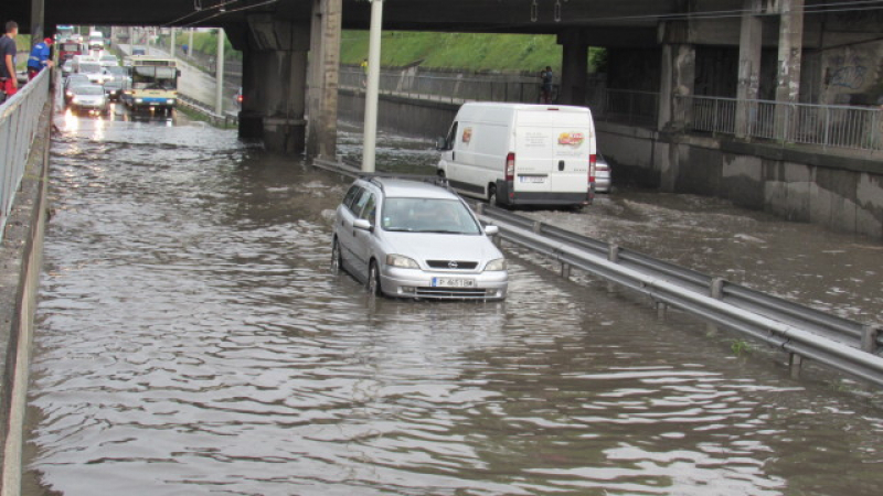 Порои и градушки потопиха България