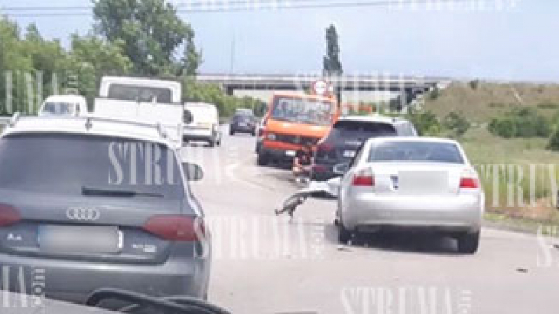 Зверско верижно меле! Два тузарски джипа и две коли се нанизаха край Петрич (СНИМКИ/ВИДЕО)