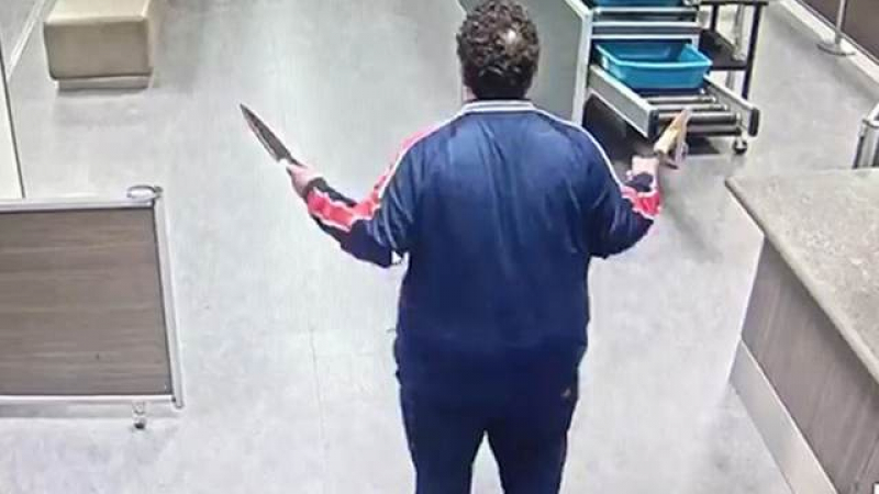 По време на визитата на Тръмп! Мъж с големи ножове бе арестуван на летището 