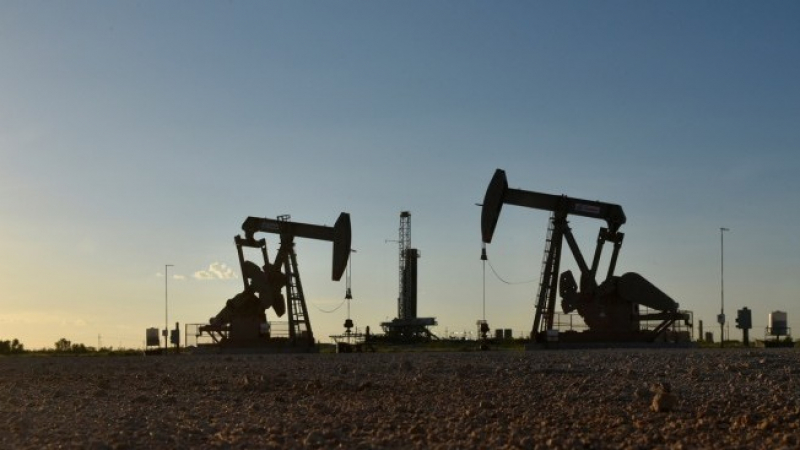 Цените на петрола продължават да са под натиск