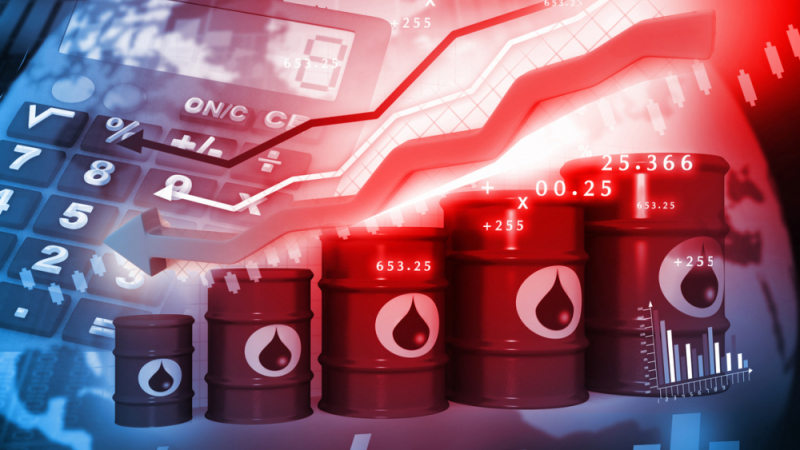 Поевтиняването на петрола продължава, запасите на суровината в САЩ нарастват