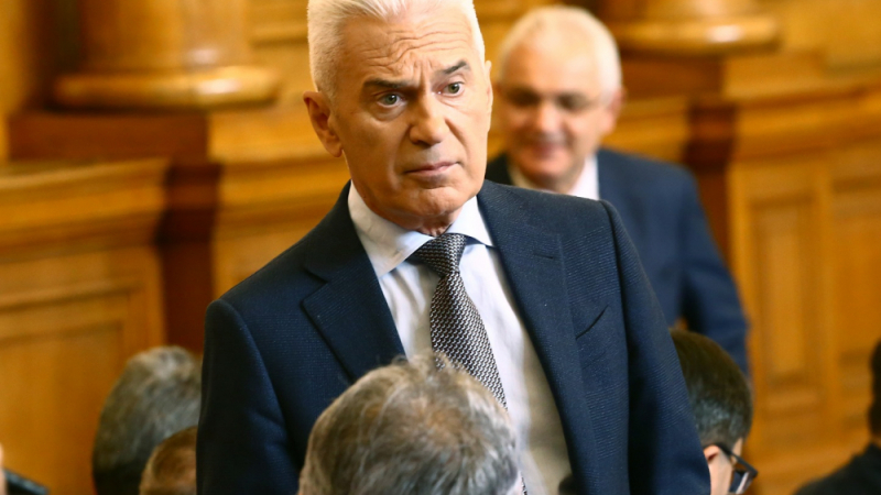 Първо в БЛИЦ: Сидеров поиска оставката на Каракачанов