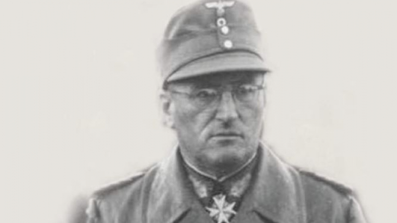 Читалище разлепи плакати с нацистки генерал и го обяви за герой