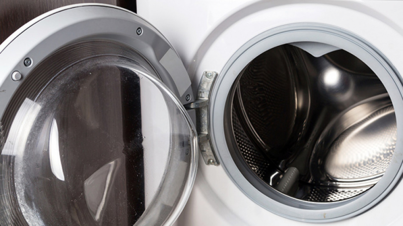 Трик за лесно почистване на пералнята, който всяка домакиня трябва да знае 