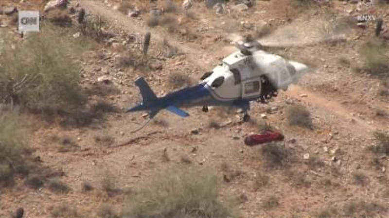 Зрелищно ВИДЕО: Пациентка на носилка се върти като пумпал във въздуха, увиснала на въже от хеликоптер