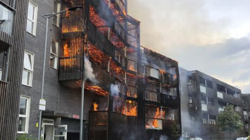 Огнен ад в Източен Лондон (ВИДЕО)