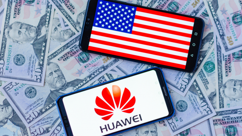 Технологични гиганти забраниха на служителите си да си говорят с хората на Huawei