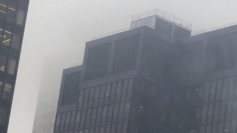 Извънредно: Хеликоптер се заби в офис сграда на метри от Таймс Скуеър (ВИДЕО/НА ЖИВО)