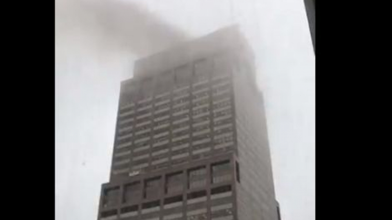 Ето как хеликоптерът се заби в 54-етажната сграда в центъра на Ню Йорк (ВИДЕО)