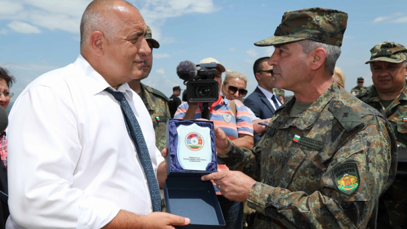 Борисов благодари на военните от база "Ново село" и разкри... (СНИМКИ)