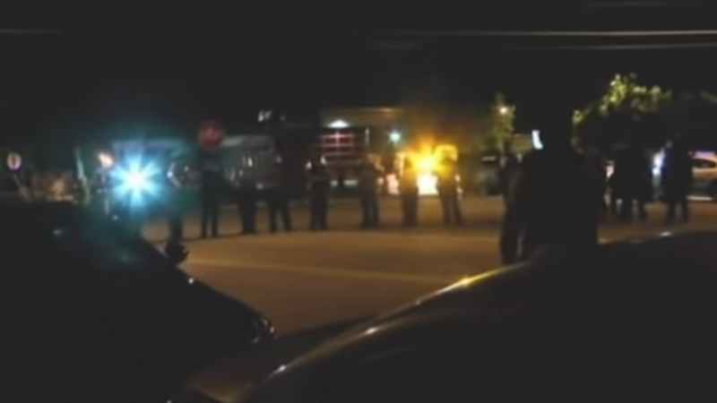 Ужас в Мемфис! 20-годишен вряза колата си в полицаи (ВИДЕО)