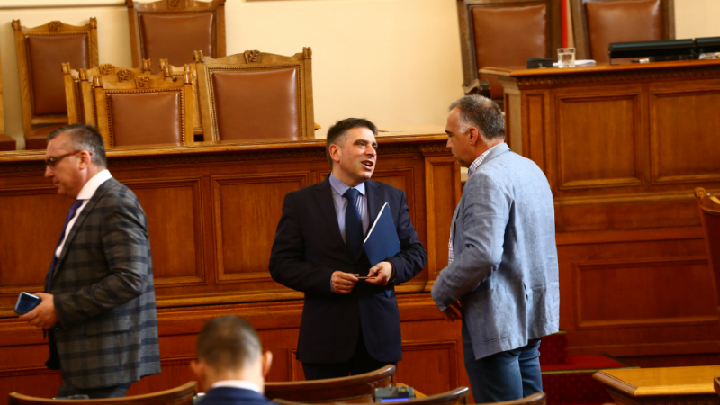 Съдбата на министър Кирилов ще се реши в четвъртък!