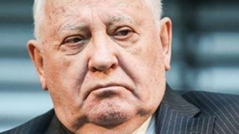 Горбачов гасне, заживя в болница
