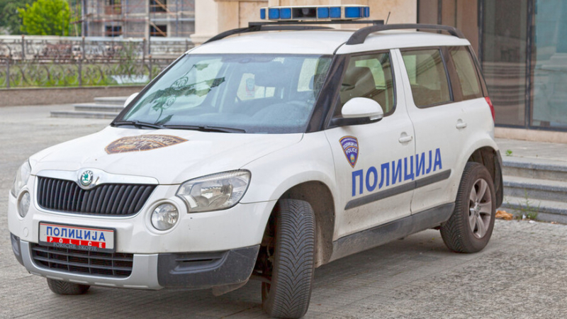 Полицаи в Македония спряха луксозен джип, а там... 
