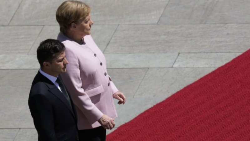 Говорителят на немското правителство разкри какво се случва с Меркел