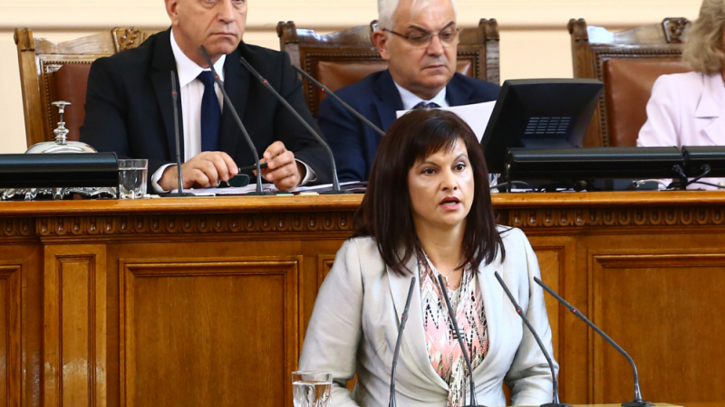 Скандал в парламента заради трагедията с малката Мими, за която цяла България събираше пари (СНИМКИ)