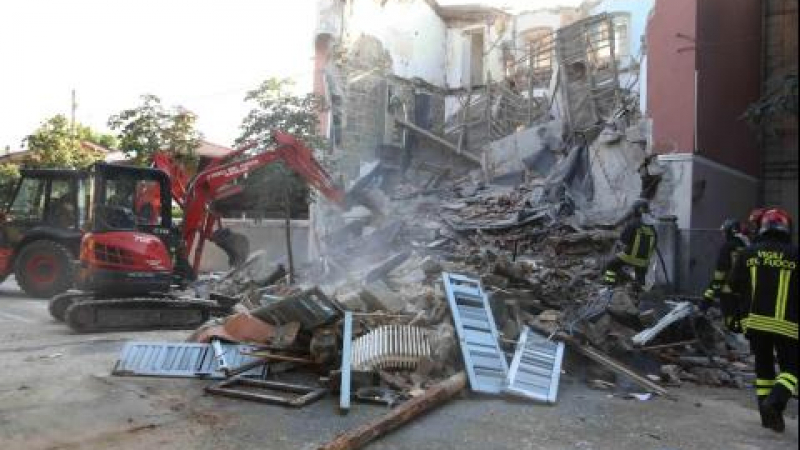 Сграда се срути в Италия, има жертви (СНИМКИ)